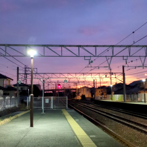 小松 アツヒト「朝焼けの空を東へ」
