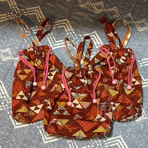 こだか まゆみ「エプロンの袋(ひも)」